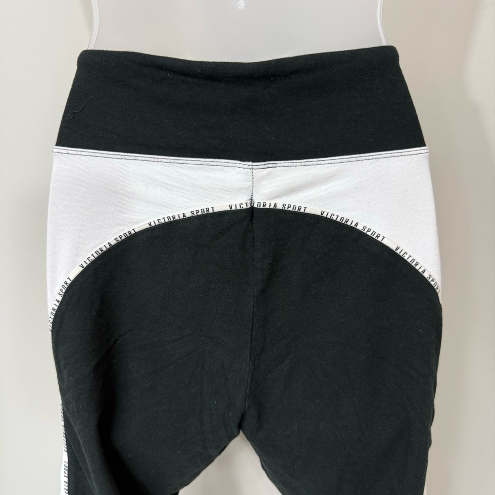 Victoria’s Secret Sport Cropped Leggings in Size Large - Picture 6 of 7